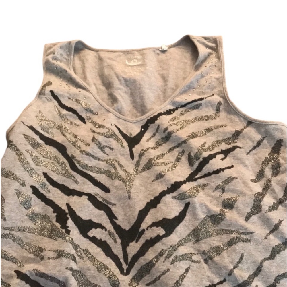 Chico’s Zenergy gray & black scoop neck animal print tank with rhinestone LG